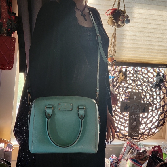 Kate Spade crossbody handbag/dust bag included